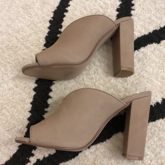 Steve Madden Beige Slides Mules 7.5M Vista Tan Sandals - Picture 5 of 6